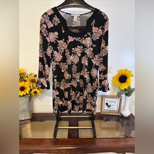 White House black market women’s size large long sleeve paisley tunic